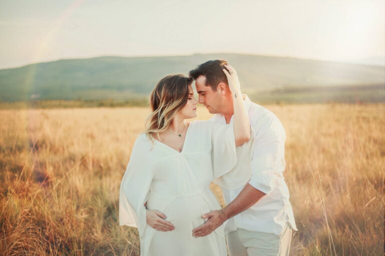 uomo e donna, una coppia finalmente è riuscita ad ottenere la gravidanza attesa